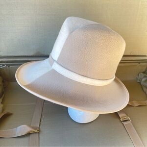 PETER BETTLEY Saks Fifth Avenue Ivory & Beige Wool Fedora Hat